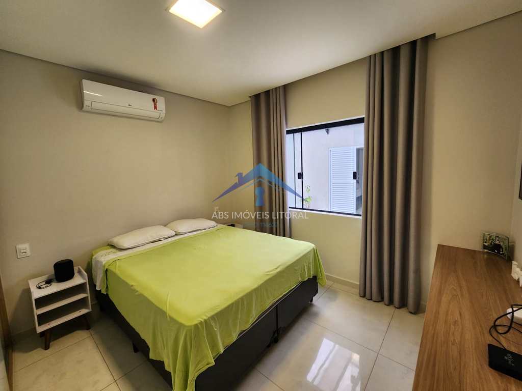 Casa em Praia Grande, no bairro Real