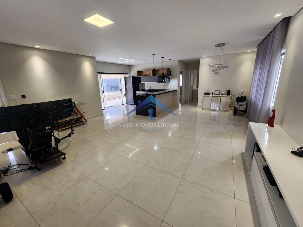 Casa em Praia Grande, no bairro Real