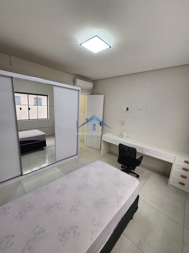 Casa em Praia Grande, no bairro Real