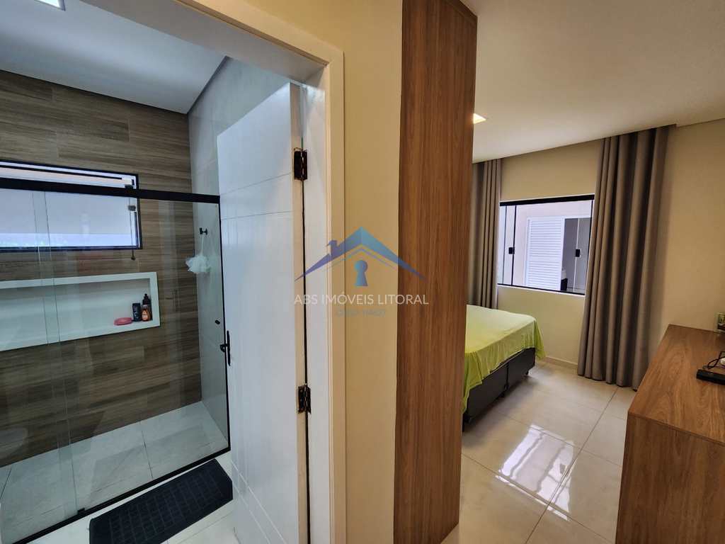 Casa em Praia Grande, no bairro Real