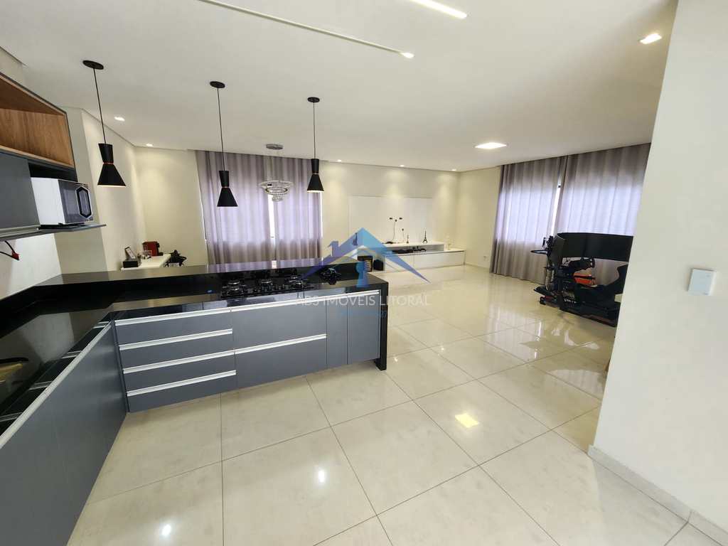 Casa em Praia Grande, no bairro Real