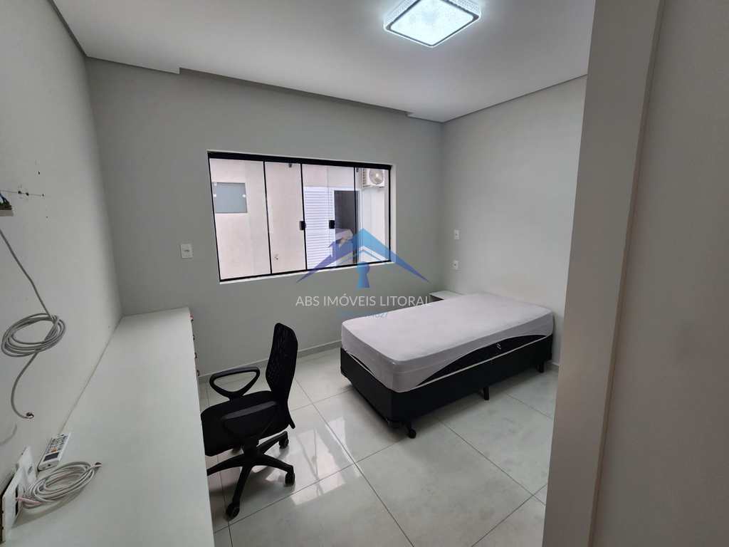 Casa em Praia Grande, no bairro Real