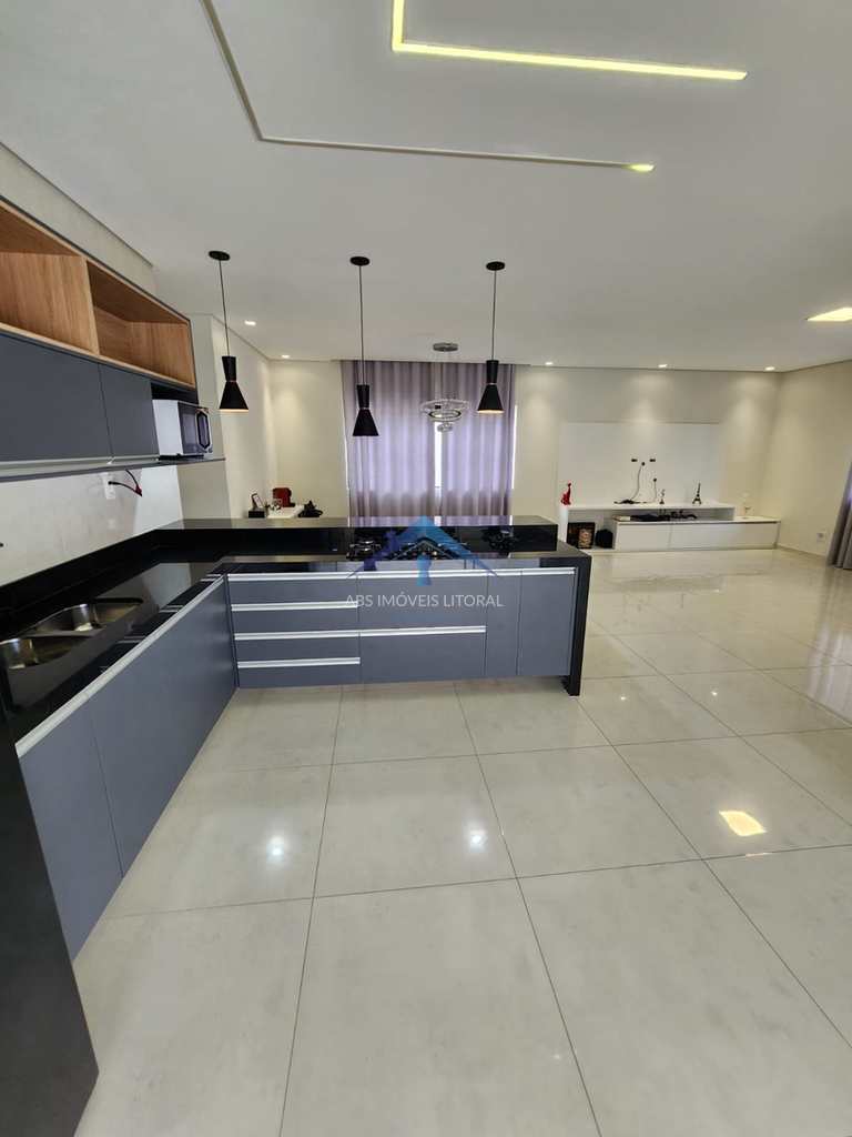 Casa em Praia Grande, no bairro Real