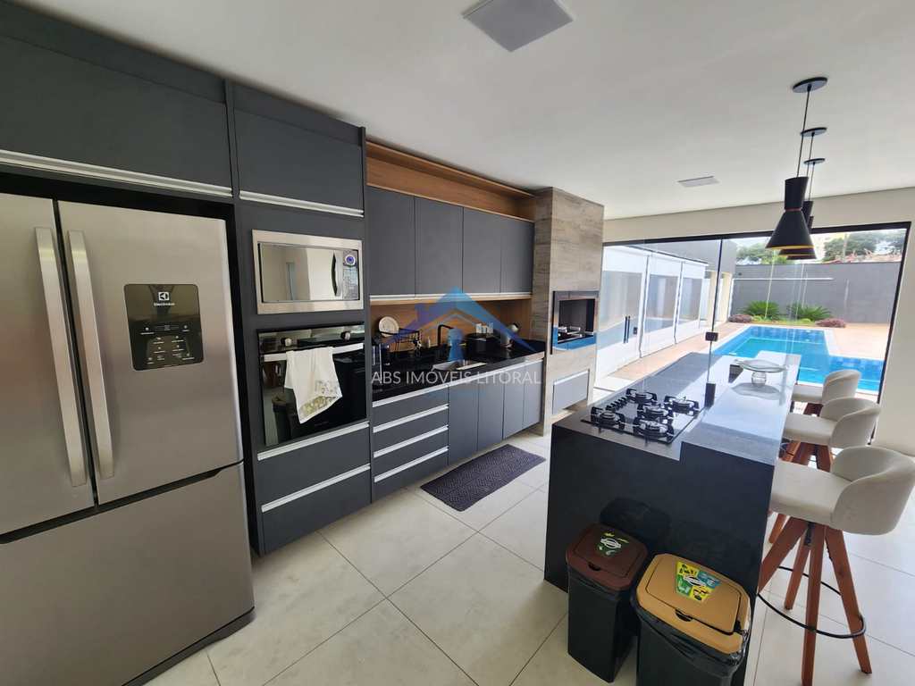 Casa em Praia Grande, no bairro Real