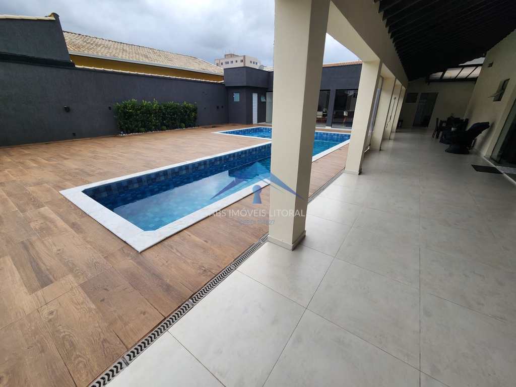 Casa em Praia Grande, no bairro Real
