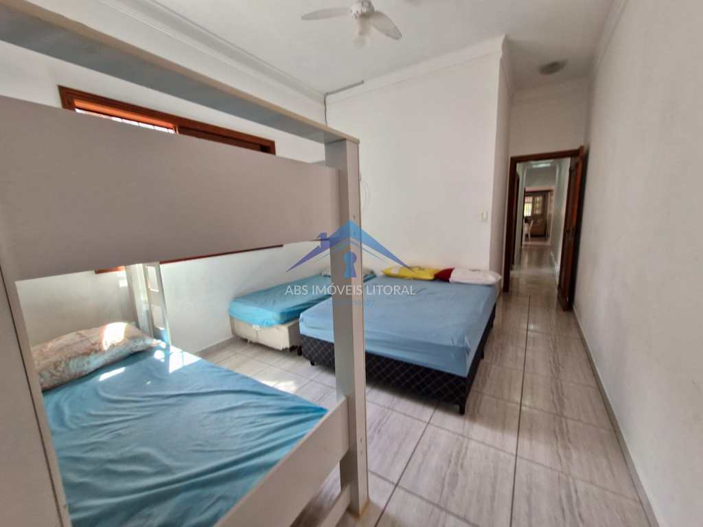 Casa em Praia Grande, no bairro Caiçara