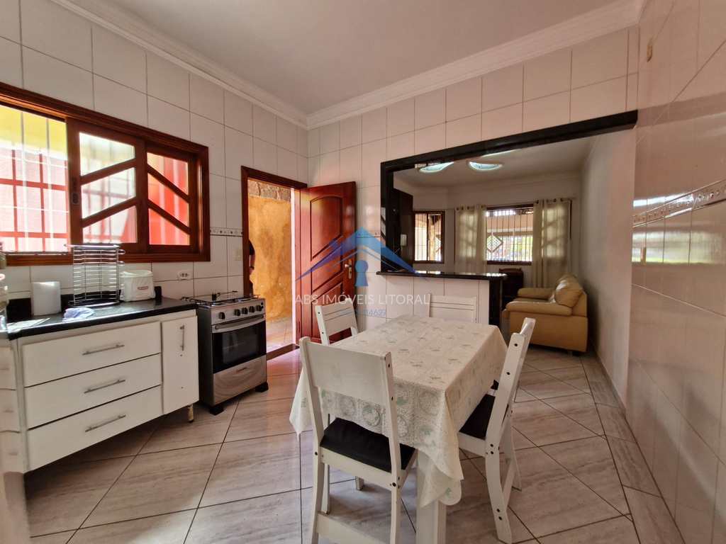 Casa em Praia Grande, no bairro Caiçara