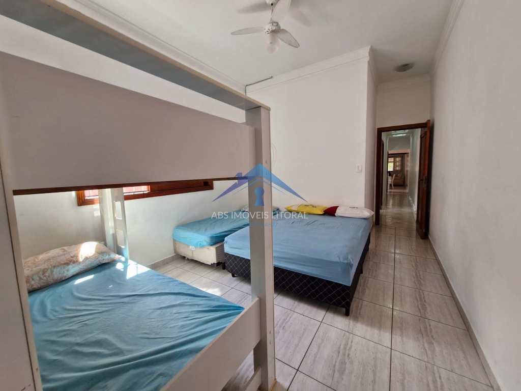 Casa em Praia Grande, no bairro Caiçara