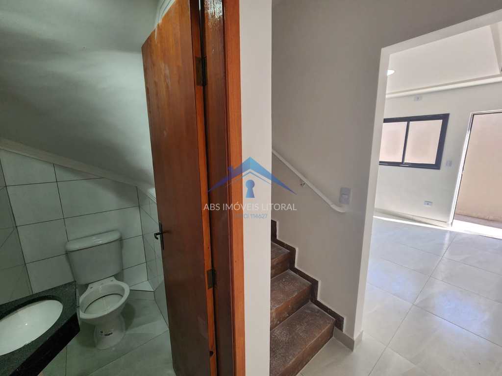 Sobrado de Condomínio em Praia Grande, no bairro Maracanã