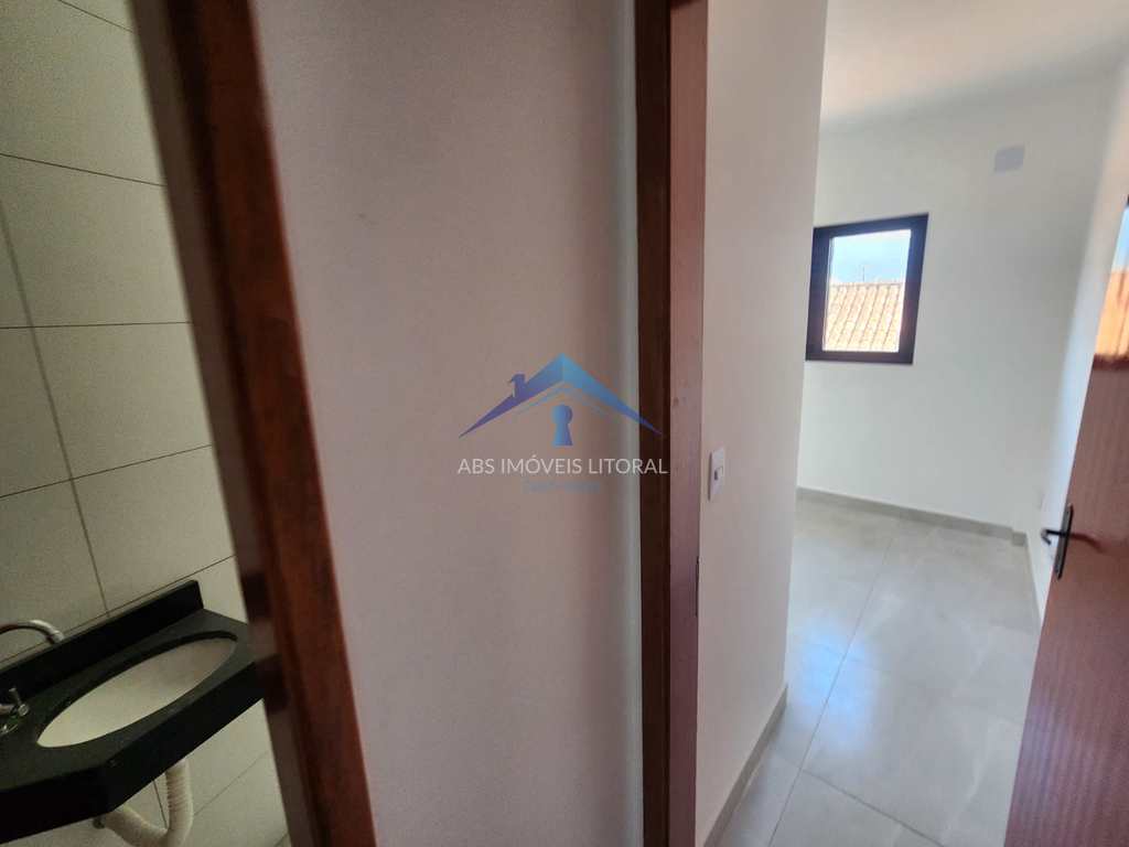 Sobrado de Condomínio em Praia Grande, no bairro Maracanã