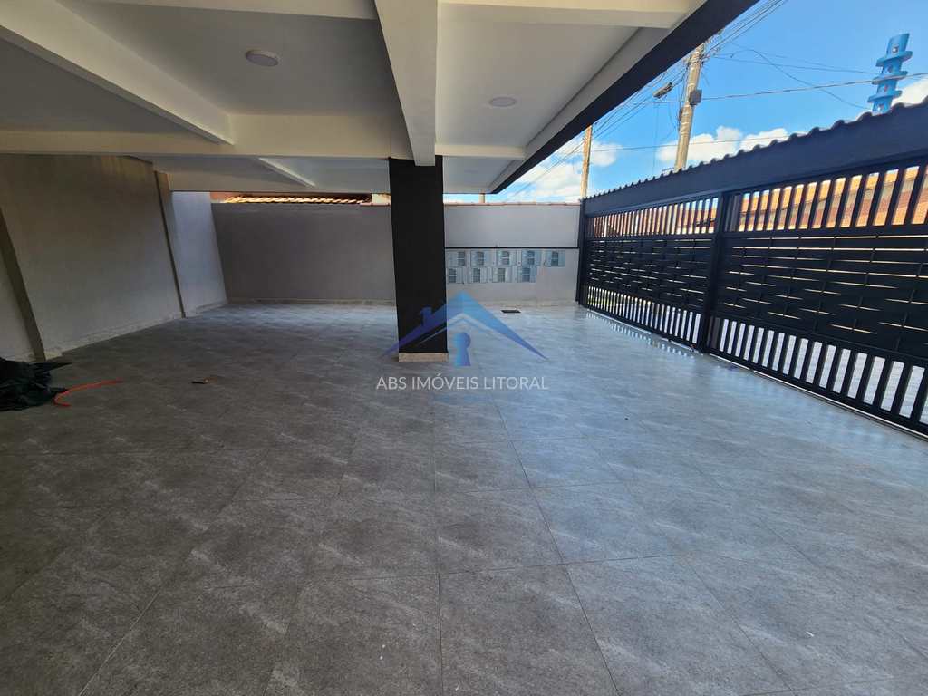 Sobrado de Condomínio em Praia Grande, no bairro Maracanã