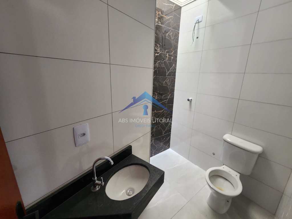 Sobrado de Condomínio em Praia Grande, no bairro Maracanã