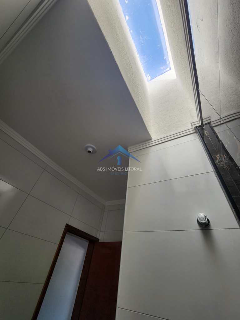 Sobrado de Condomínio em Praia Grande, no bairro Maracanã