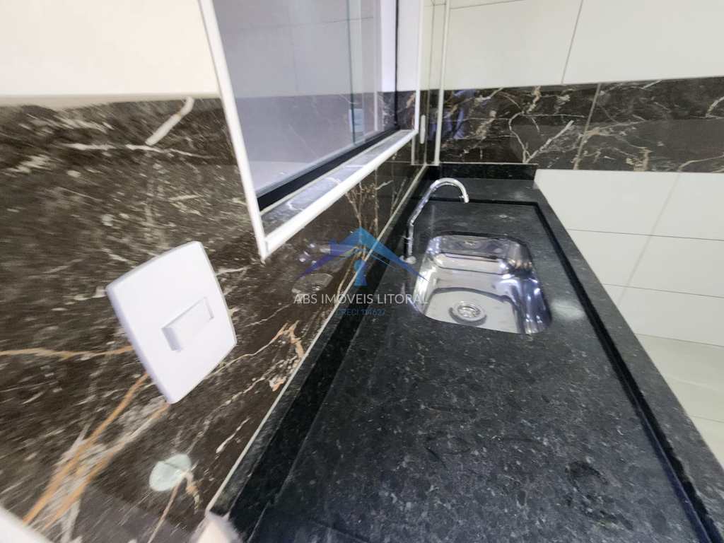 Sobrado de Condomínio em Praia Grande, no bairro Maracanã