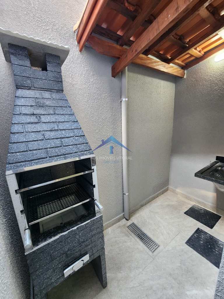 Sobrado de Condomínio em Praia Grande, no bairro Maracanã