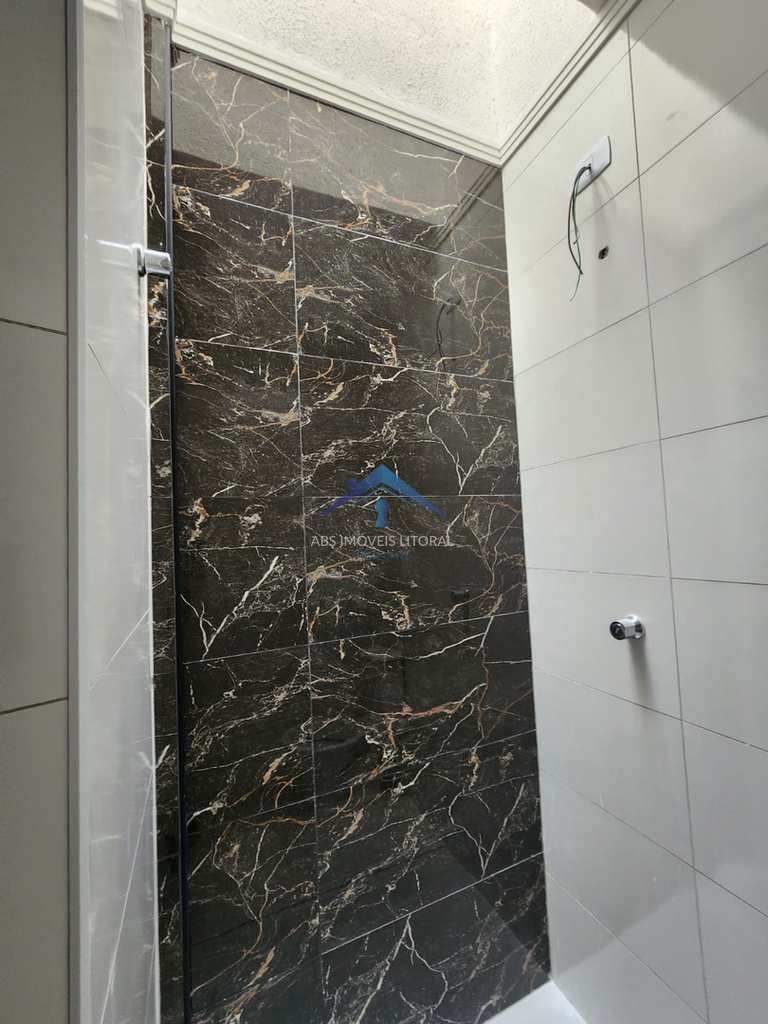 Sobrado de Condomínio em Praia Grande, no bairro Maracanã