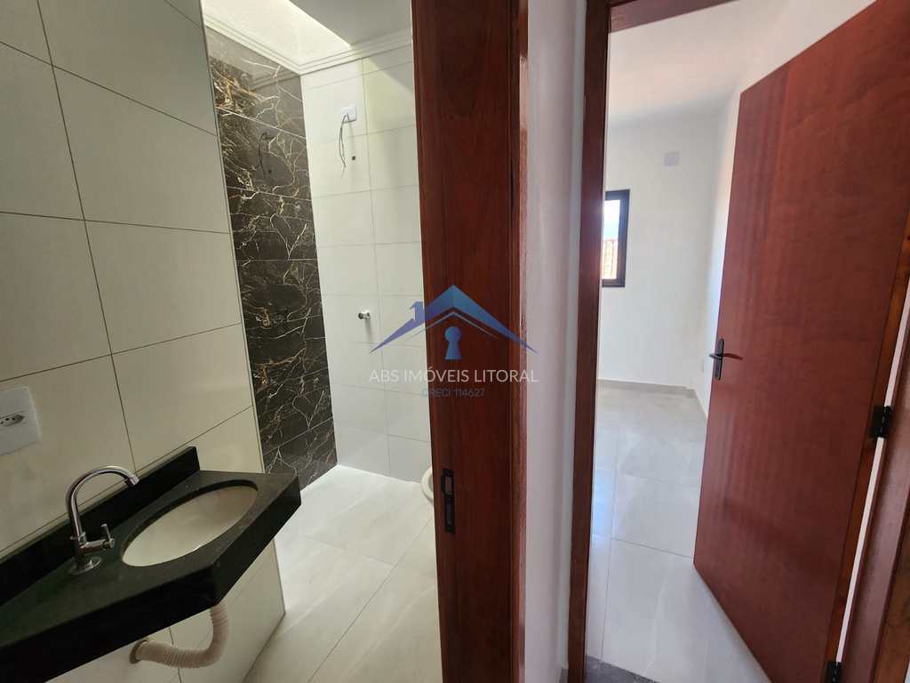 Sobrado de Condomínio em Praia Grande, no bairro Maracanã