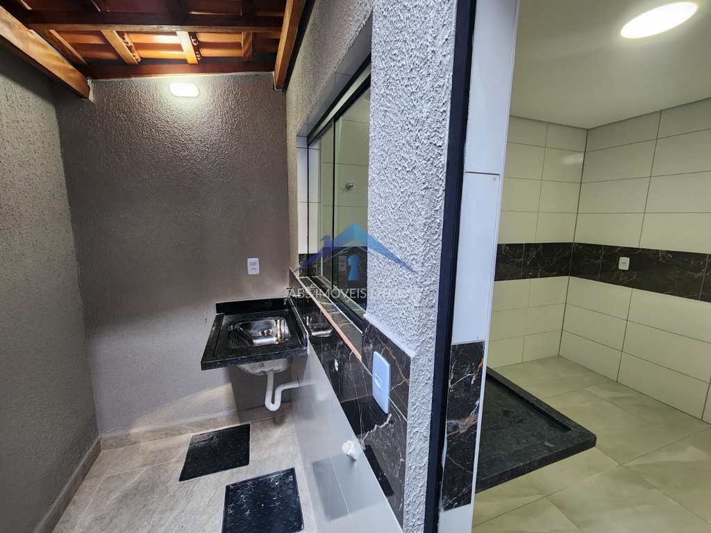 Sobrado de Condomínio em Praia Grande, no bairro Maracanã