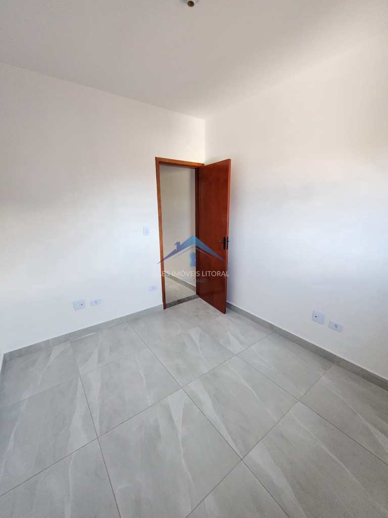 Sobrado de Condomínio em Praia Grande, no bairro Maracanã