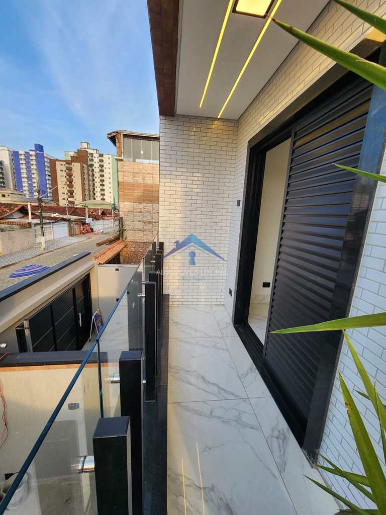 Casa em Praia Grande, no bairro Balneário Maracanã