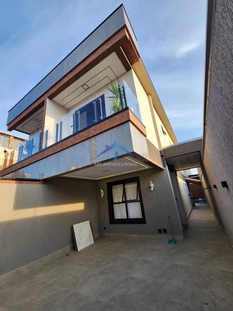 Casa em Praia Grande, no bairro Balneário Maracanã