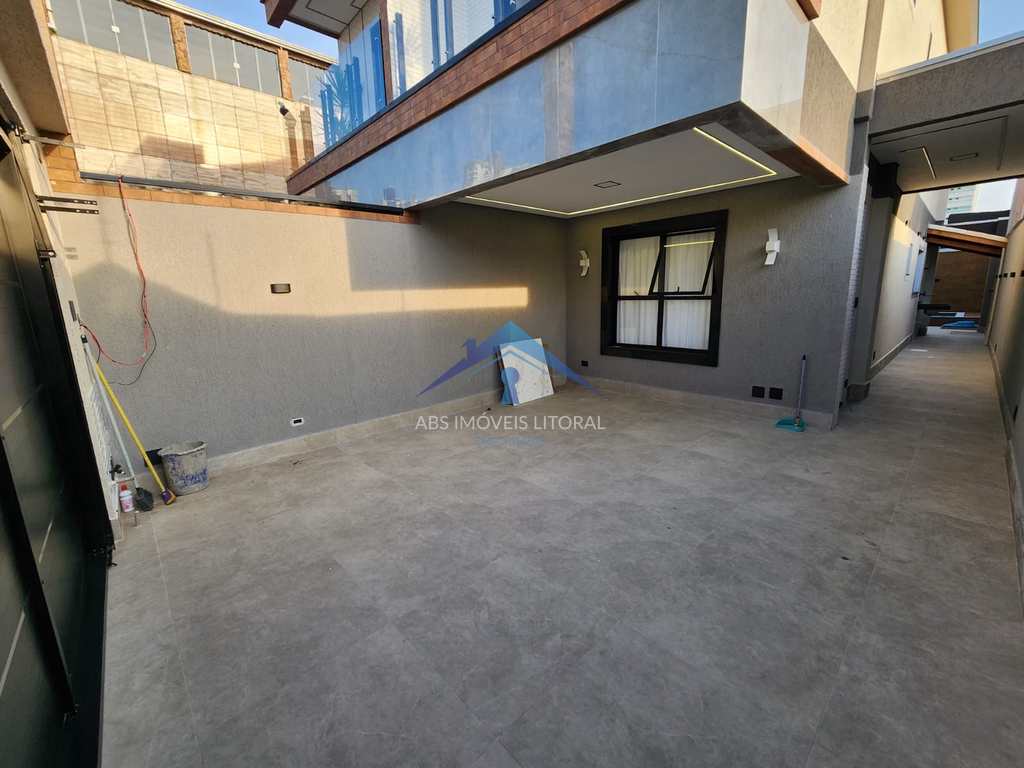 Casa em Praia Grande, no bairro Balneário Maracanã
