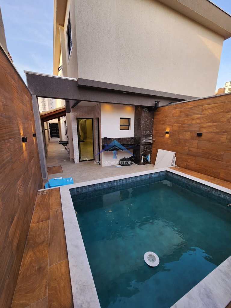 Casa em Praia Grande, no bairro Balneário Maracanã