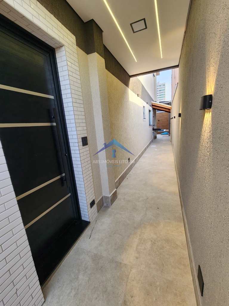 Casa em Praia Grande, no bairro Balneário Maracanã
