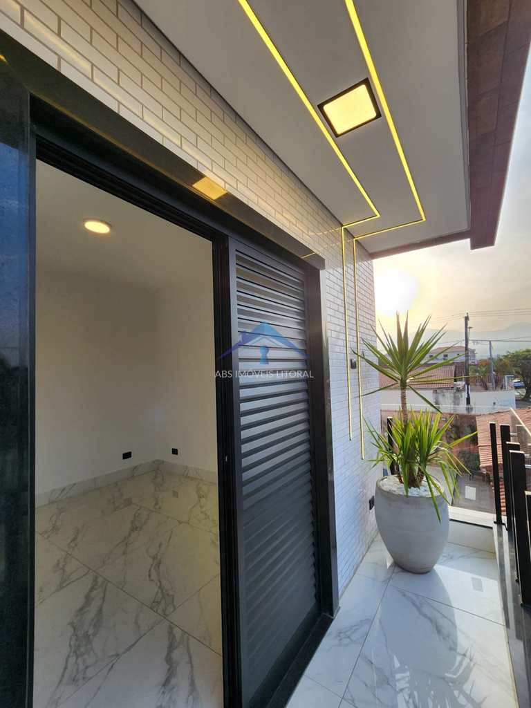 Casa em Praia Grande, no bairro Balneário Maracanã