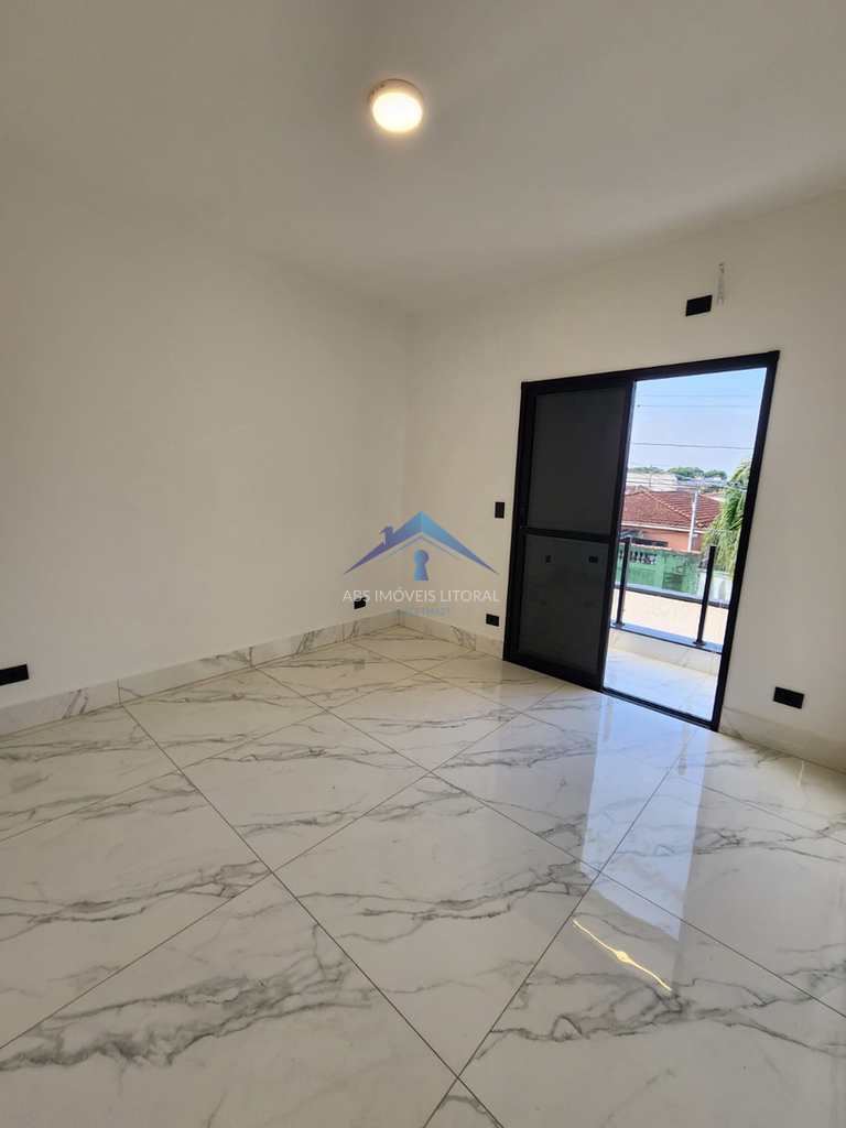 Casa em Praia Grande, no bairro Balneário Maracanã