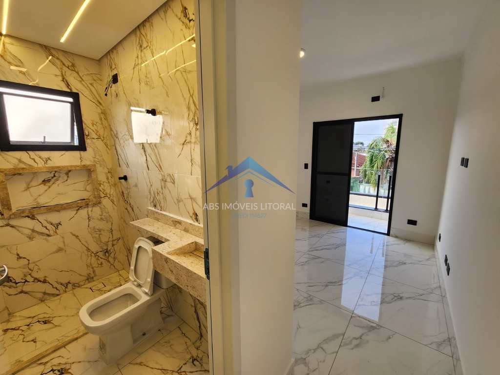 Casa em Praia Grande, no bairro Balneário Maracanã