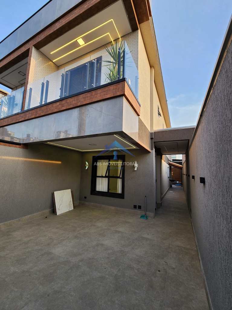 Casa em Praia Grande, no bairro Balneário Maracanã