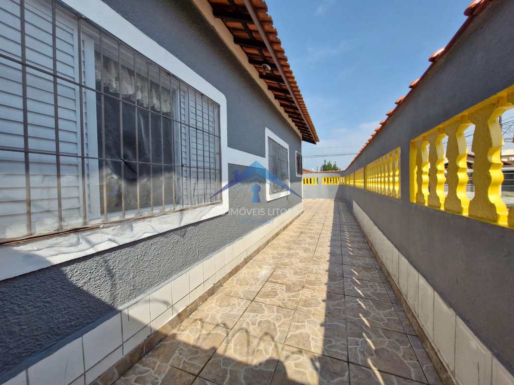 Casa em Praia Grande, no bairro Balneário Maracanã
