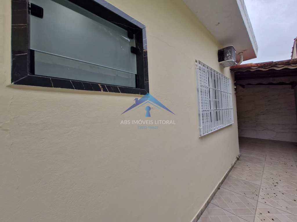Casa em Praia Grande, no bairro Real