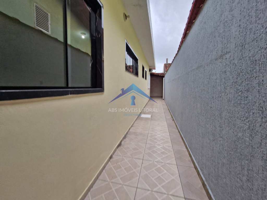 Casa em Praia Grande, no bairro Real