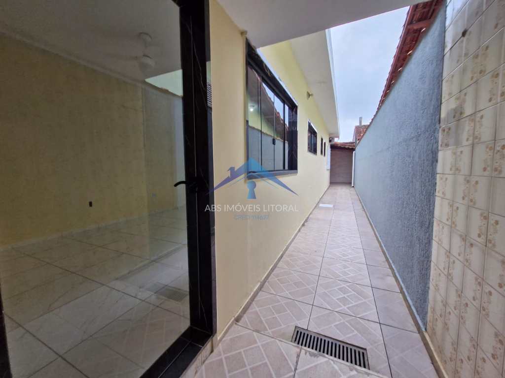 Casa em Praia Grande, no bairro Real