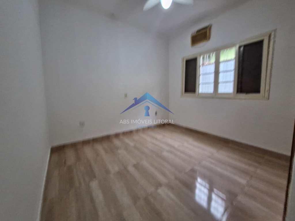 Casa em Praia Grande, no bairro Real