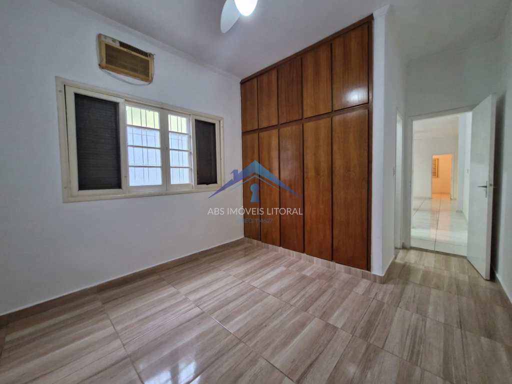 Casa em Praia Grande, no bairro Real