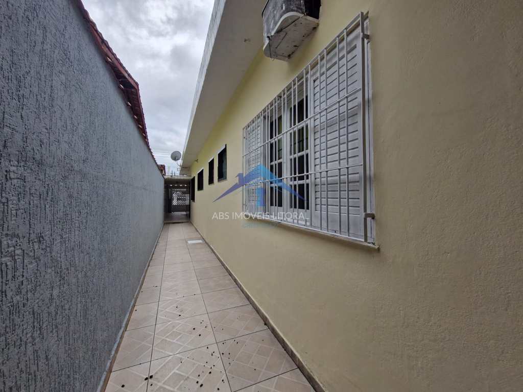 Casa em Praia Grande, no bairro Real