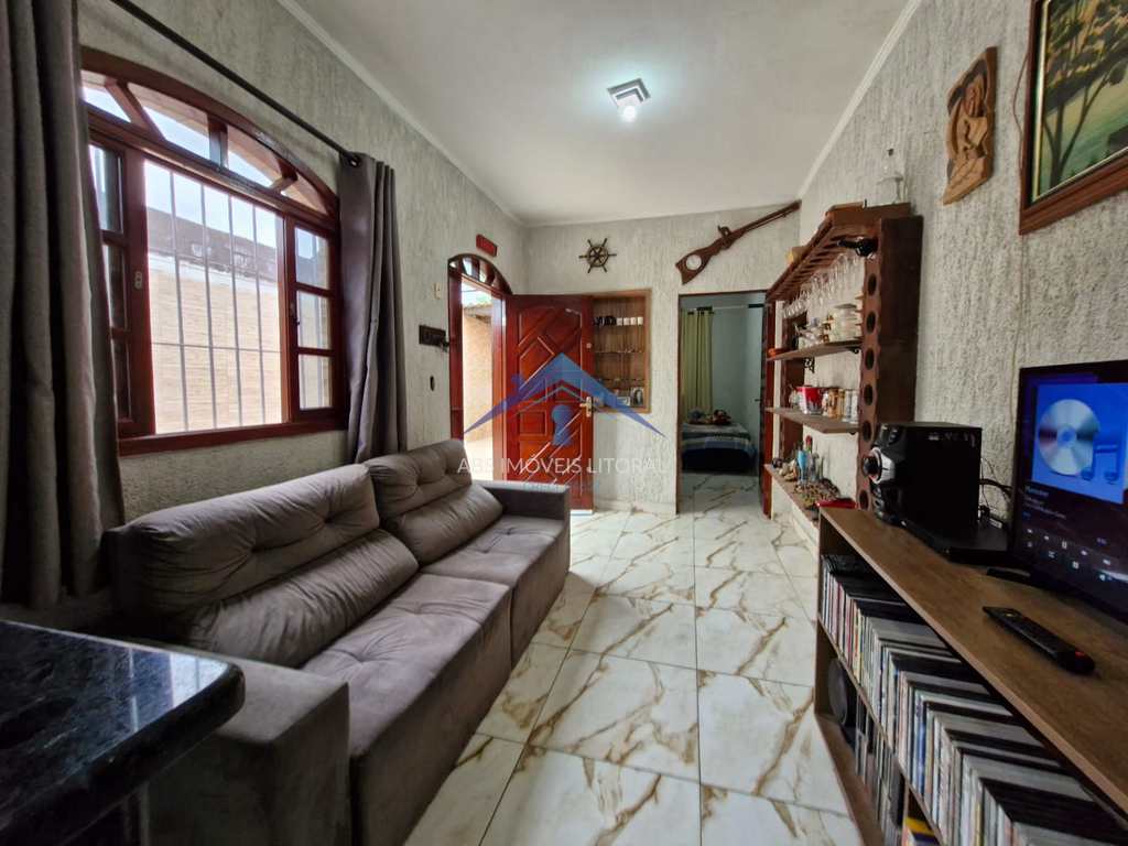 Casa em Praia Grande, no bairro Caiçara