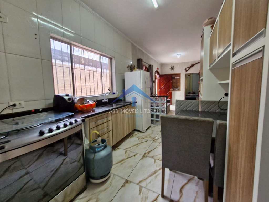 Casa em Praia Grande, no bairro Caiçara