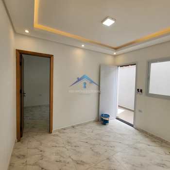 Casa em Praia Grande, bairro Nova Mirim