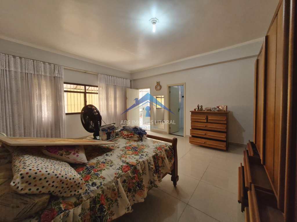 Casa em Praia Grande, no bairro Balneário Maracanã