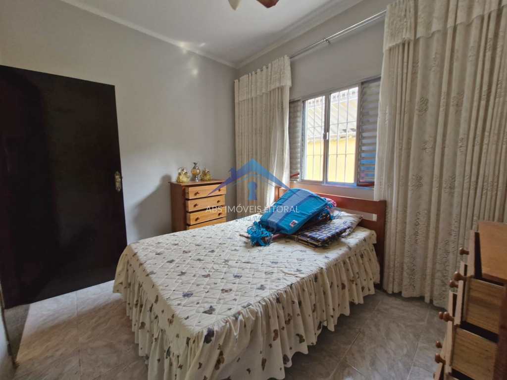 Casa em Praia Grande, no bairro Balneário Maracanã