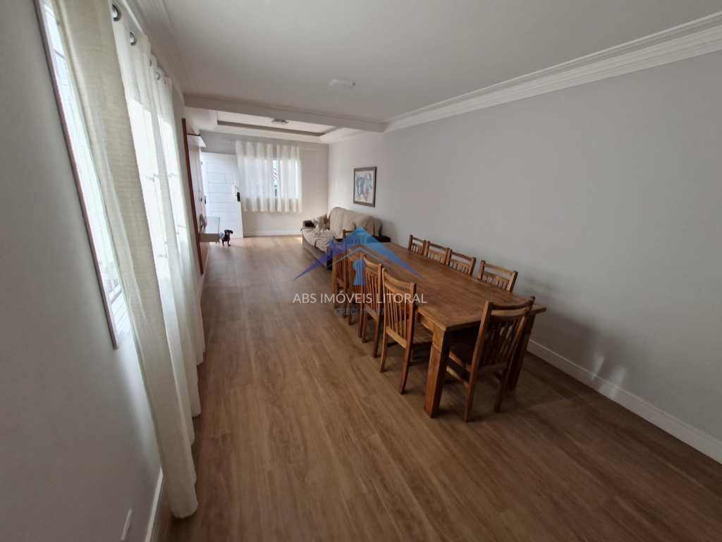 Casa em Praia Grande, no bairro Balneário Maracanã