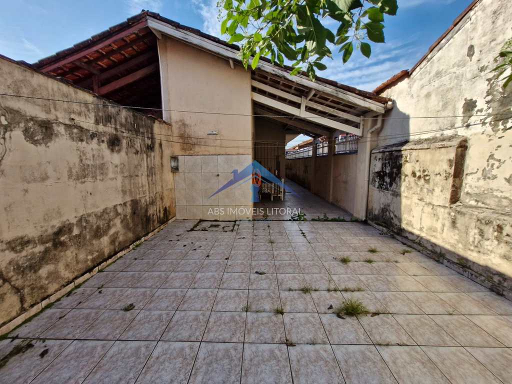 Casa em Praia Grande, no bairro Solemar