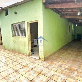 Casa em Mongaguá, bairro Centro