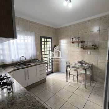 Sobrado em Sorocaba, bairro Jardim Prestes de Barros