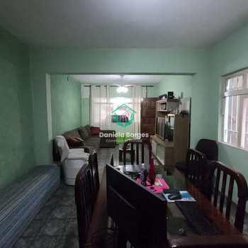 Sala de jantar, sala de estar ao fundo