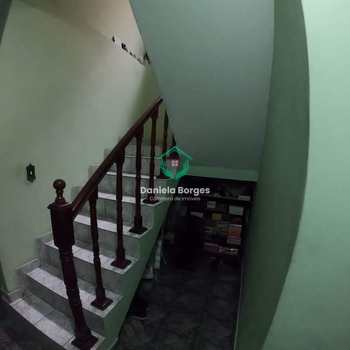 escada para dorms e suíte